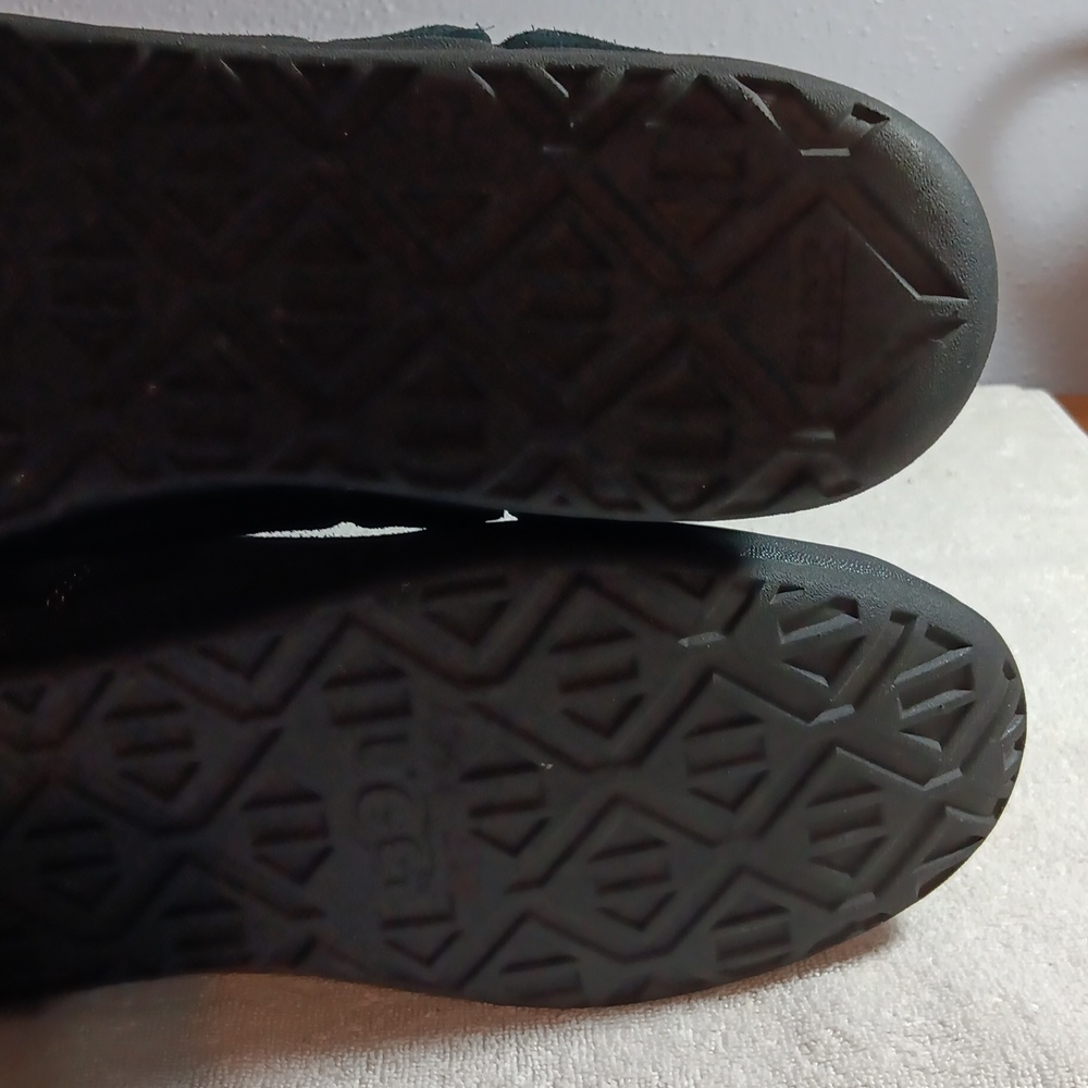 UGG Hanz ,Slip On, Mens-12 , Black Suede - Picture 11 of 12